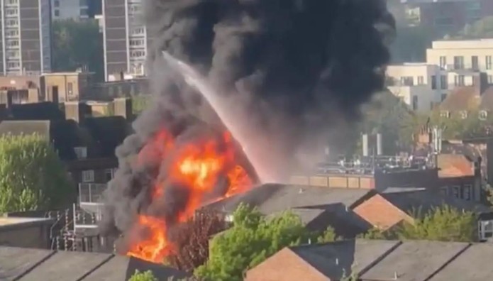 Λονδίνο: Φωτιά Σε Ηλεκτρικό Υποσταθμό