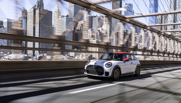 MINI John Cooper Works: Στην πόλη που ποτέ δεν κοιμάται