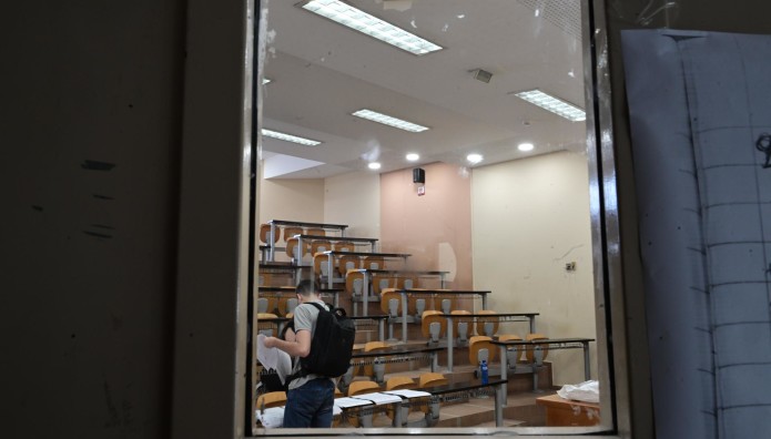 Νομική: Εισβολή Κουκουλοφόρων Σε Εκδήλωση