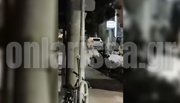 Λάρισα: Άκουγε Μουσική Γυμνός Στη Μέση Του Δρόμου