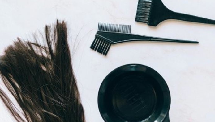 Οδηγός: Πώς να χρησιμοποιήσεις ημιμόνιμη βαφή στο σπίτι