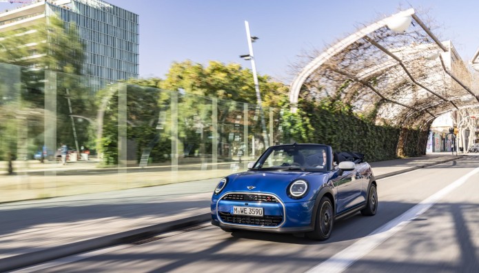 MINI Cooper Cabrio S: Σε πόσα δευτερόλεπτα ανοίγει η οροφή του