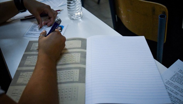 Πανελλήνιες 2025: Ο ρόλος των γονέων στην υποστήριξη των υποψηφίων