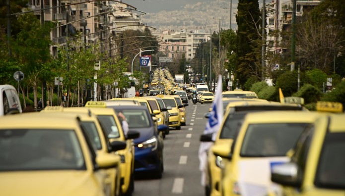 Ταξί: Τρίωρη Στάση Εργασίας Την Πέμπτη Στο Αεροδρόμιο