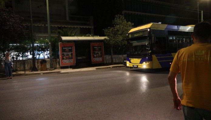 Χαλάνδρι: Αυτοκίνητο Έπεσε Σε Στάση Λεωφορείου- 3 Τραυματίες