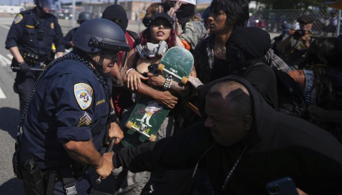 Χάος Στο Λος Άντζελες: Διαδηλώσεις, Λεηλασίες Και Στρατός