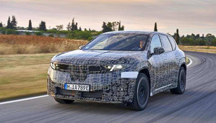 BMW iX3: Τι κρύβουν πίσω από το καμουφλάζ
