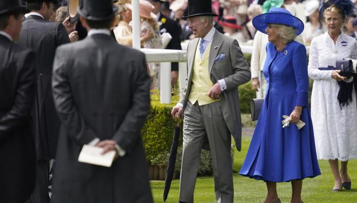 Ξύλο Στις Ιπποδρομίες Άσκοτ Μπροστά Στον Βασιλιά Κάρολο