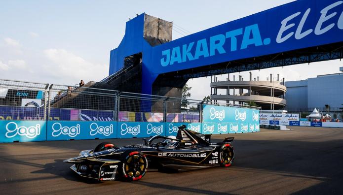 DS Automobiles: Ο αγώνας στη πολύ σκονισμένη πίστα της Τζακάρτα
