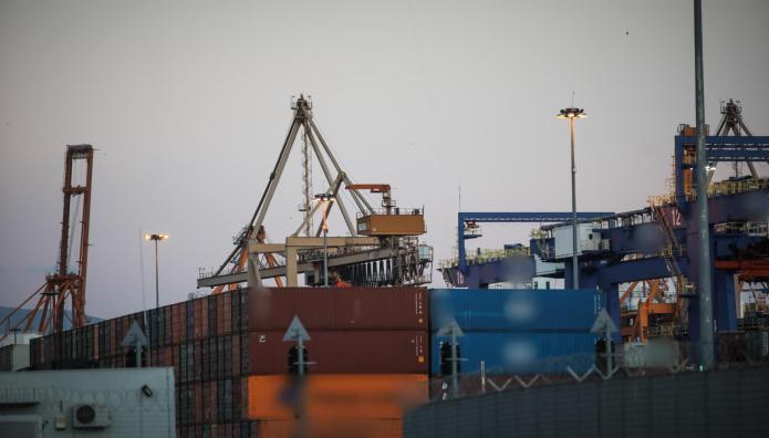 Πειραιάς: Έφοδος Σε Τελωνείο - Βρήκαν Εκατομμύρια Σε Μετρητά