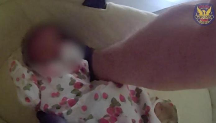 Aριζόνα: Aστυνομικοί έσωσαν νεογέννητο - Η μητέρα του νεκρή στο ίδιο σπίτι