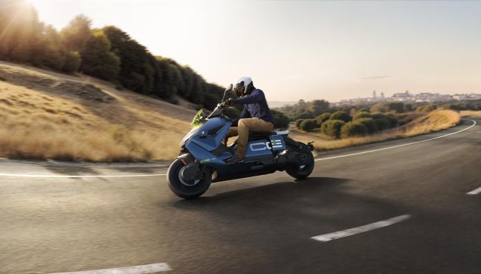 BMW CE 04: Τι πρέπει να γνωρίζετε για το νέο ηλεκτρικό scooter