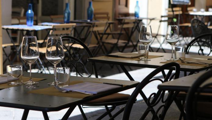 «Mystreet»: Καταγγελίες Για Τραπεζοκαθίσματα