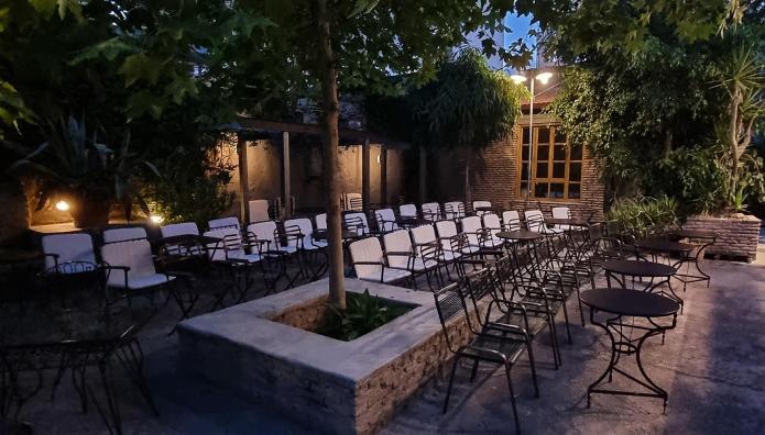 Θερινό Σινεμά στην αυλή του Επί Κολωνώ