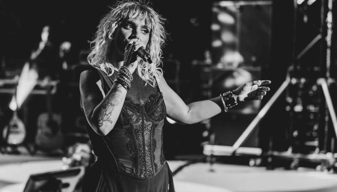 Η Ελεωνόρα Zoυγανέλη κάνει περιοδεία