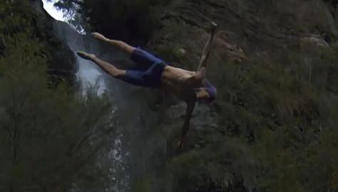 Βίντεο: Τραυματίστηκε Πηδώντας Από Καταρράκτη 42 Μέτρων