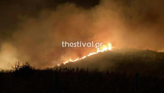 Φωτιά Άσσηρος Θεσσαλονίκης: Στην Παλιά Εθνική Οδό Το Μέτωπο