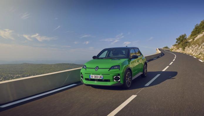 Renault και Dacia: Πόσοι Έλληνες τα προτίμησαν τον Ιούλιο