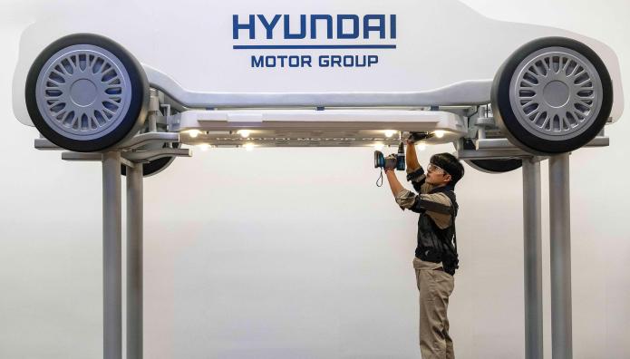 Hyundai: Το γιλέκο που σε κάνει...Superman