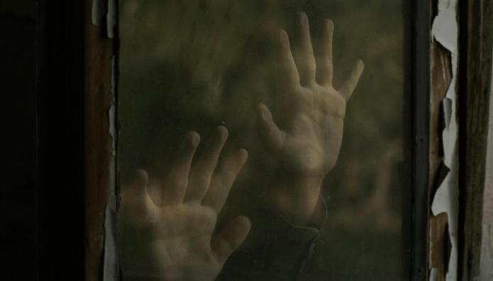 Πώς Παγιδευμένη Σε Δωμάτιο Σώθηκε Χάρις Στο Αίμα Της