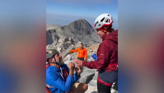 Πρόταση Γάμου Στην Κορυφή Του Ολύμπου