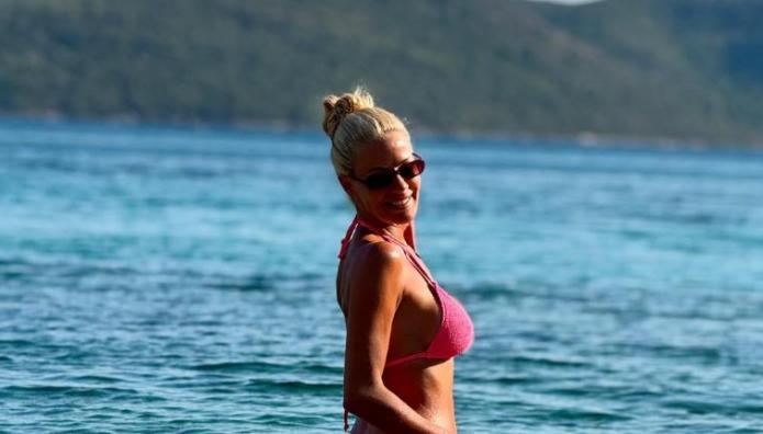 Μακρυπούλια: Πόζες Με Μαγιό Λίγο Πριν Τελειώσει Ο Αύγουστος