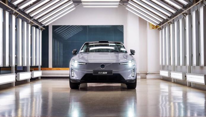 Volvo ES90: Άνοιξαν οι παραγγελίες