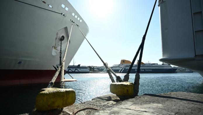 Κρουαζιερόπλοιο προσέκρουσε στο λιμάνι του Πειραιά