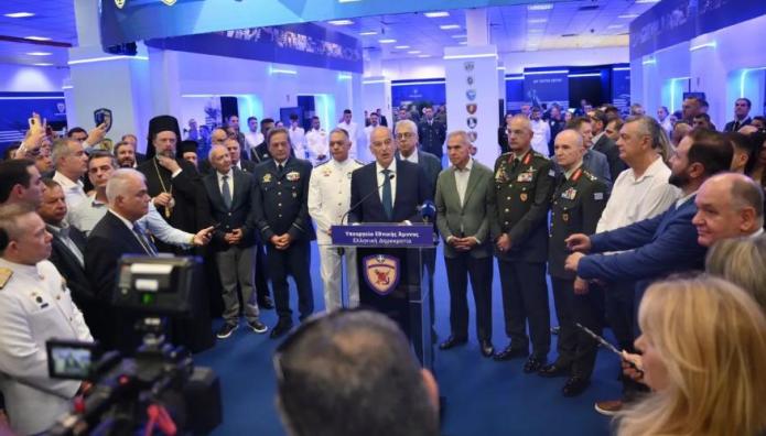 Δένδιας: «Τέλος στο... αγοράζουμε ό,τι βρούμε»