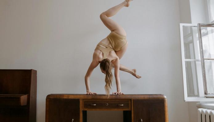 Πώς Να Κάνεις Την Εύκολη Γιόγκα Γραφείου