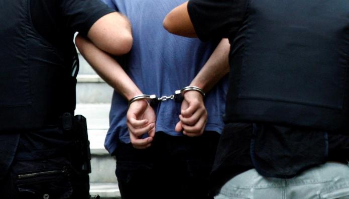 σύλληψη χειροπέδες