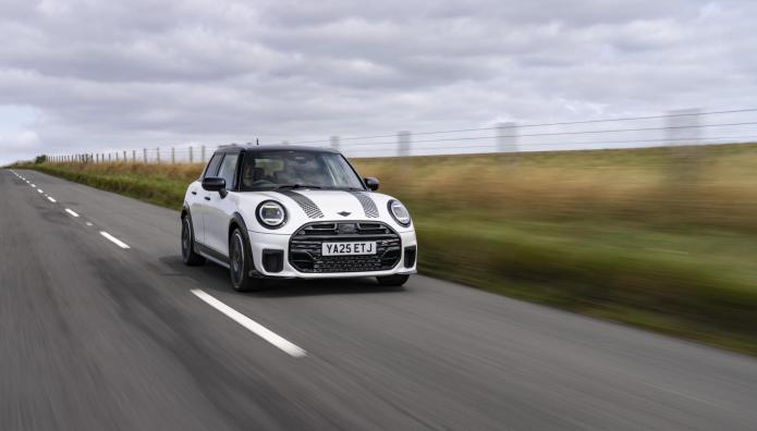 Το πεντάθυρο MINI Cooper S σε έκδοση John Cooper Works