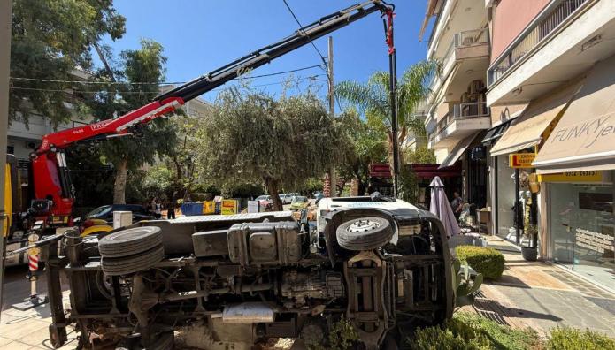 Γλυφάδα πτώση γερανού