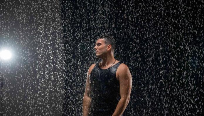 Κακοσαίος: Με sexy dark διάθεση στο νέο του video clip