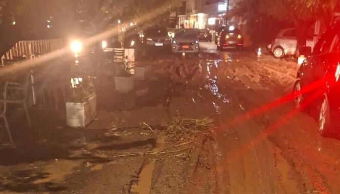 Κακοκαιρία: Σάρωσε Την Άνδρο - Γέμισε Λάσπες Το Νειμποριό