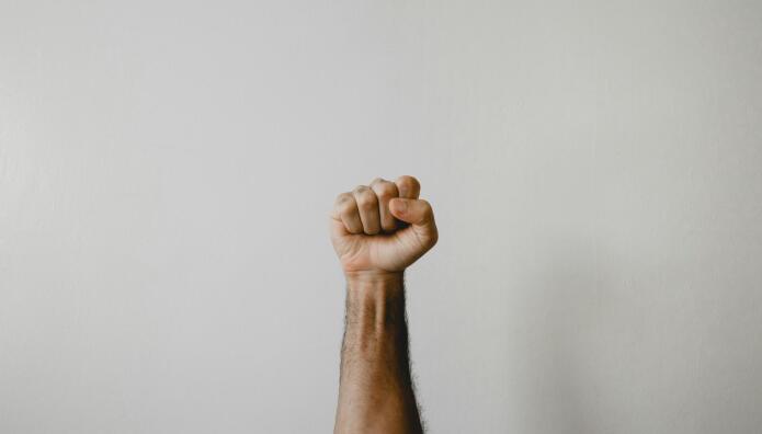 Τουρκία: Πατέρας Κλωτσούσε Τον Γιο Του Σε Σούπερ Μάρκετ