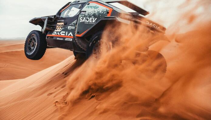 Dacia Sandriders: Νικητής ο Sébastien Loeb