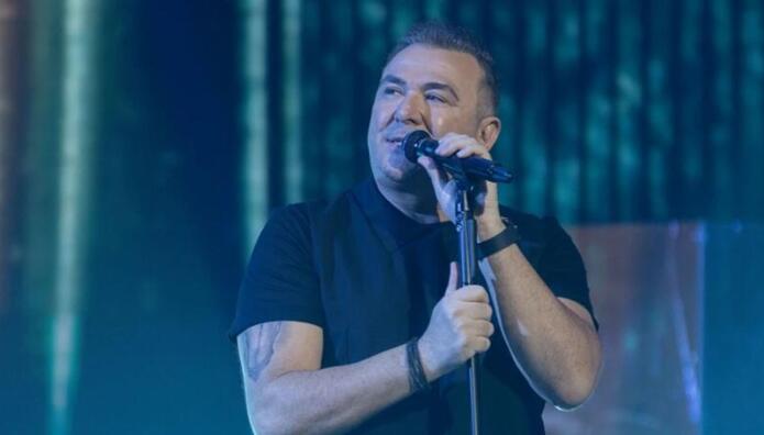 Ο Αντώνης Ρέμος Tραγουδά Μίκη Θεοδωράκη