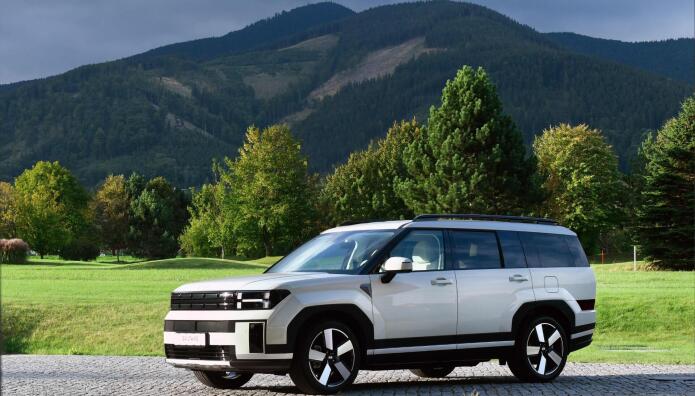 Hyundai SANTA FE: Διπλή επιτυχία στα What Car 2025 ? Electric Car Awards