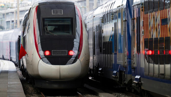 Ρωσία: Η Απίστευτη Στιγμή Που Τρένο Περνά Πάνω Από Άνθρωπο