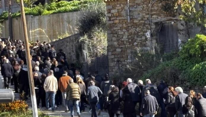 Αχαΐα: Βουβός Θρήνος Στην Κηδεία Του 3χρονου