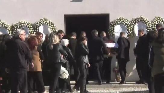 Λάρισα: Σε βαρύ Κλίμα Η Κηδεία Της 49χρονης