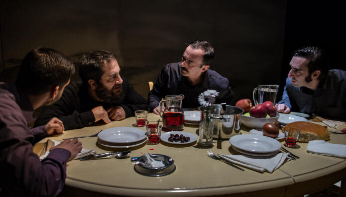 Θέατρο: Καλά, εσύ σκοτώθηκες νωρίς