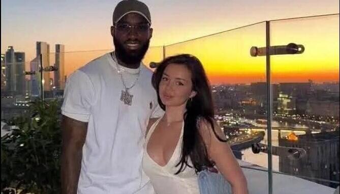 Ποδοσφαιριστής Πιάστηκε Στα Πράσα Με Την Ερωμένη Του