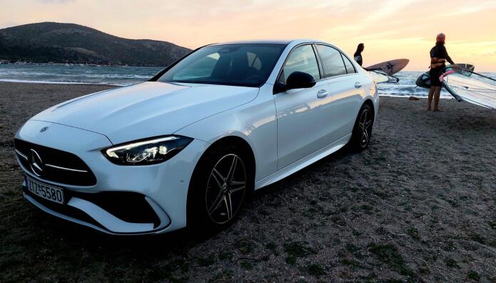 Δοκιμάζουμε τη νέα Mercedes C400e 4MATIC
