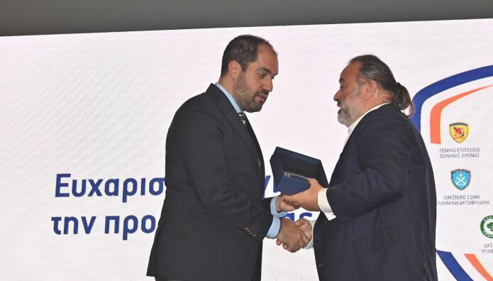 Μάριος Ηλιόπουλος SEAJETS βράβευση από Γ. Κεφαλογιάννη