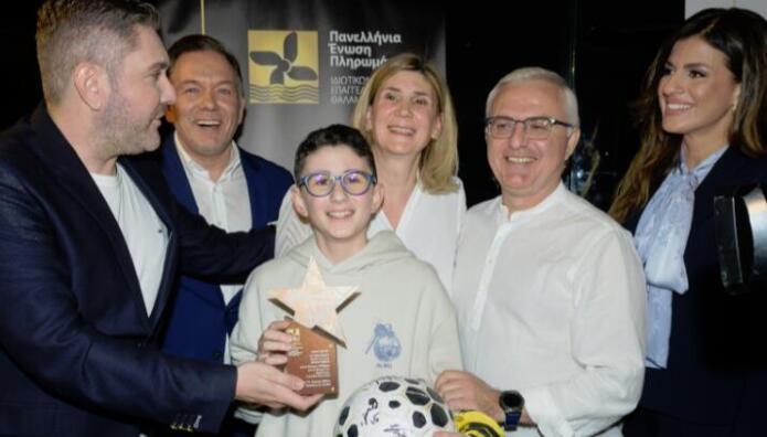 Βραβεία Συγκίνησης Στα Πρόσωπα Που Ξεχώρισαν Το 2025