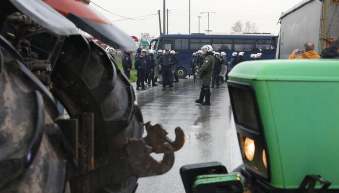 Αγρότες Σέρρες: Έσπασαν Μπλόκο Αστυνομικό Και Πάνε Τελωνείο