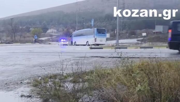 Τροχαίο Πτολεμαΐδα: Εξετράπη Λεωφορείο Με 25 Εργαζόμενους