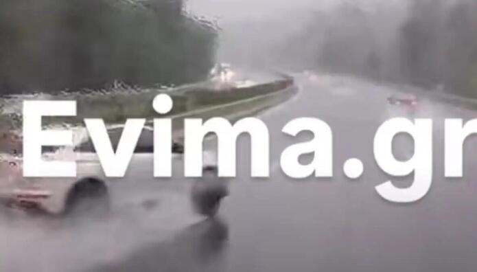 Τροχαίο Μαλακάσα: Η Στιγμή Που ΙΧ Εκτρέπεται Της Πορείας Του